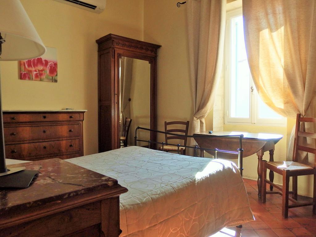 Au Saint Roch - Hotel Et Jardin Avignon Eksteriør bilde