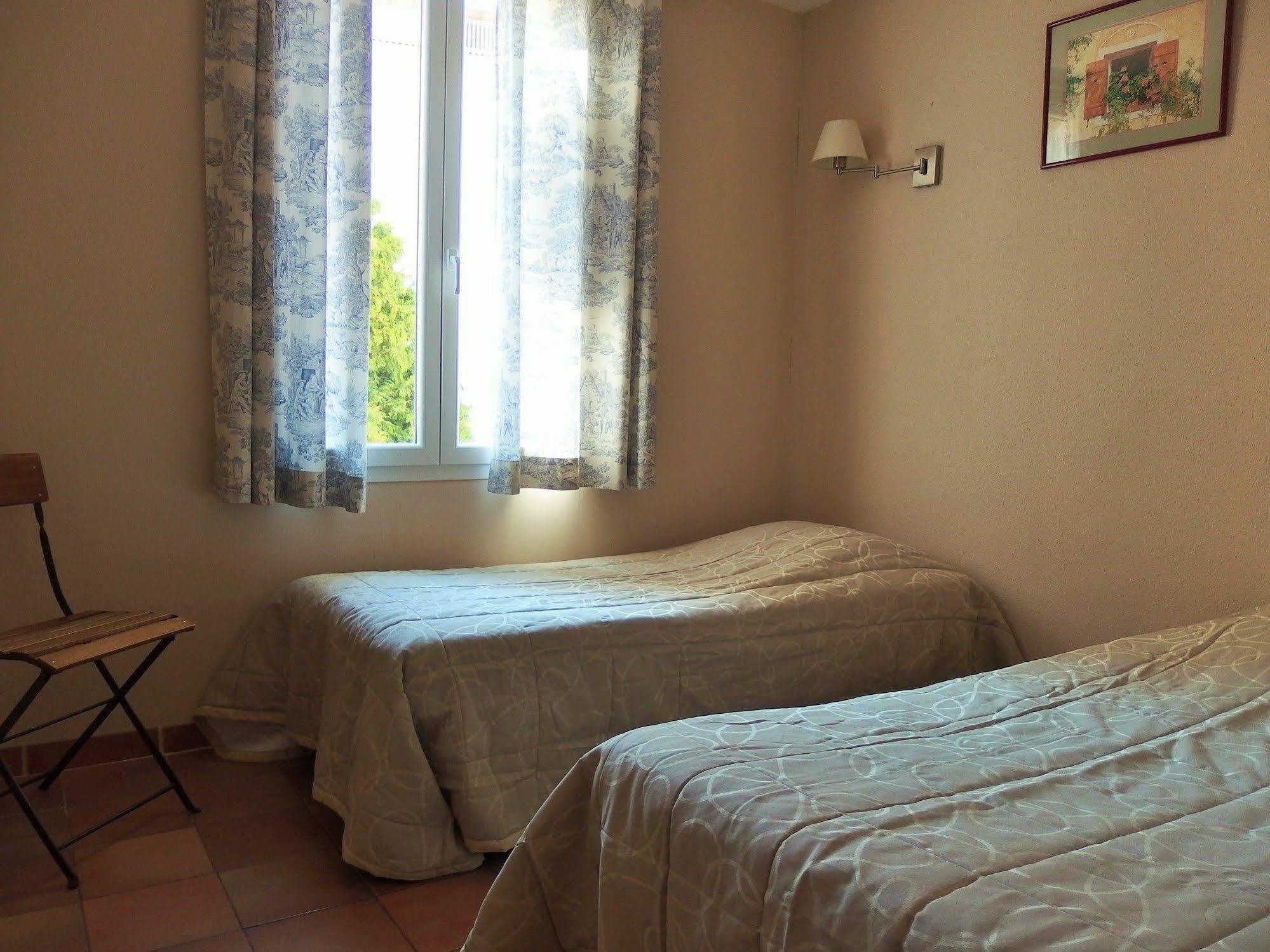 Au Saint Roch - Hotel Et Jardin Avignon Eksteriør bilde